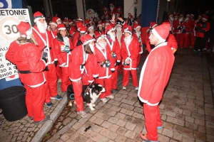 Monistrol-sur-Loire : 1500 pères Noël dans les rues pour la marche gourmande et festive