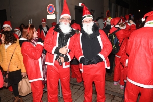 Monistrol-sur-Loire : 1500 pères Noël dans les rues pour la marche gourmande et festive