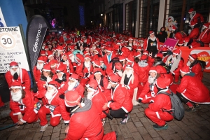 Monistrol-sur-Loire : 1500 pères Noël dans les rues pour la marche gourmande et festive