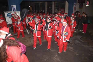 Monistrol-sur-Loire : 1500 pères Noël dans les rues pour la marche gourmande et festive