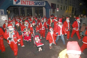 Monistrol-sur-Loire : 1500 pères Noël dans les rues pour la marche gourmande et festive