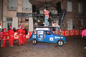 Monistrol-sur-Loire : 1500 pères Noël dans les rues pour la marche gourmande et festive