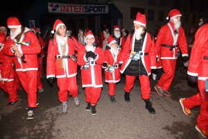 Monistrol-sur-Loire : 1500 pères Noël dans les rues pour la marche gourmande et festive