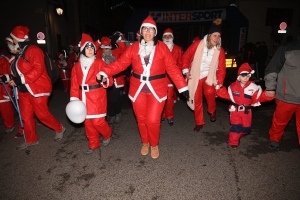 Monistrol-sur-Loire : 1500 pères Noël dans les rues pour la marche gourmande et festive