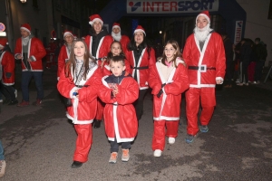 Monistrol-sur-Loire : 1500 pères Noël dans les rues pour la marche gourmande et festive