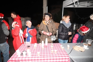 Monistrol-sur-Loire : 1500 pères Noël dans les rues pour la marche gourmande et festive