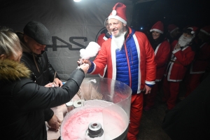 Monistrol-sur-Loire : 1500 pères Noël dans les rues pour la marche gourmande et festive