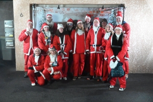 Monistrol-sur-Loire : 1500 pères Noël dans les rues pour la marche gourmande et festive