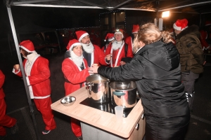 Monistrol-sur-Loire : 1500 pères Noël dans les rues pour la marche gourmande et festive