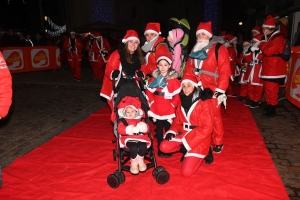 Monistrol-sur-Loire : 1500 pères Noël dans les rues pour la marche gourmande et festive