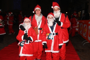 Monistrol-sur-Loire : 1500 pères Noël dans les rues pour la marche gourmande et festive