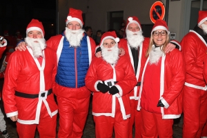 Monistrol-sur-Loire : 1500 pères Noël dans les rues pour la marche gourmande et festive