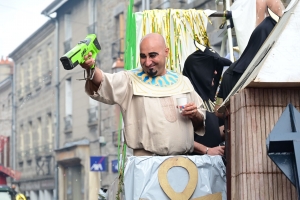 Sainte-Sigolène en liesse pour le défilé des classes en 3