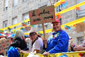 Sainte-Sigolène en liesse pour le défilé des classes en 3