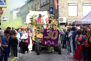 Sainte-Sigolène en liesse pour le défilé des classes en 3