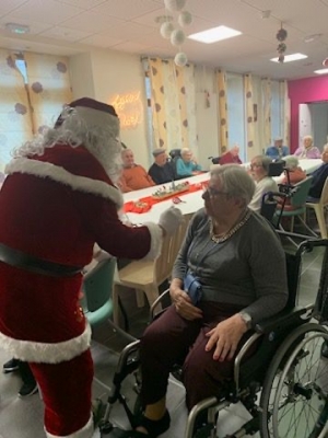 Montfaucon-en-Velay : un arbre de Noël pour le personnel de l&#039;Ehpad