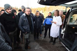 Alertés par les agriculteurs, les services vétérinaires contrôlent un camion étranger sur la RN88