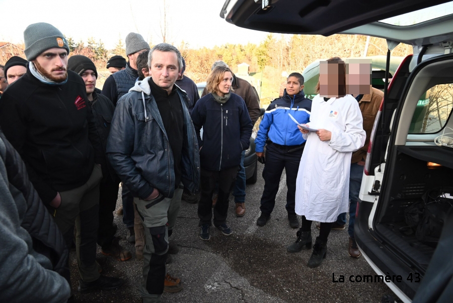 Haute-Loire. Blocage des agriculteurs : un camion étranger contrôlé par les  services vétérinaires