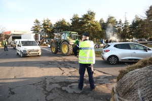 Alertés par les agriculteurs, les services vétérinaires contrôlent un camion étranger sur la RN88