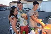 Le club des jeunes proposait un barbecue géant.