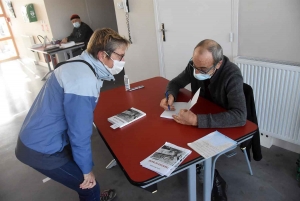 Montregard : une sacrée affluence pour la dédicace de Jacky Rocher dans sa commune