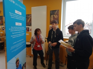 L’exposition en réalité virtuelle #Suivezmalika toute la semaine au collège de Sainte-Sigolène