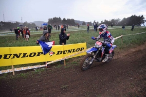 Moto enduro ISDE : show devant sur la spéciale de Retournac