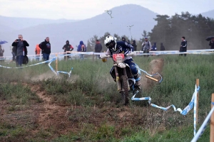 Moto enduro ISDE : show devant sur la spéciale de Retournac