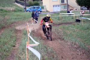 Moto enduro ISDE : show devant sur la spéciale de Retournac