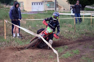 Moto enduro ISDE : show devant sur la spéciale de Retournac