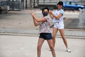 Yssingeaux : faute de gala, les danseuses réalisent un flashmob (vidéo)