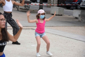 Yssingeaux : faute de gala, les danseuses réalisent un flashmob (vidéo)