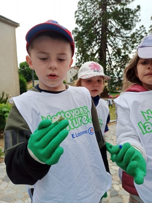 Bas-en-Basset : opération &quot;Nettoyons la nature&quot; à l&#039;école Louise-Michel