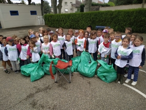 Bas-en-Basset : opération &quot;Nettoyons la nature&quot; à l&#039;école Louise-Michel