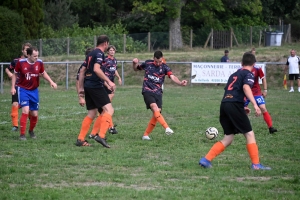 Foot, CDF : Dunières ne fait qu&#039;une bouchée de Saint-Jeures