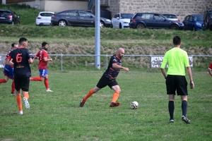 Foot, CDF : Dunières ne fait qu&#039;une bouchée de Saint-Jeures