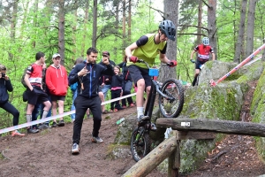 Saint-Maurice-de-Lignon : un show mouillé sur la compétition de VTT trial