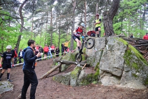 Saint-Maurice-de-Lignon : un show mouillé sur la compétition de VTT trial