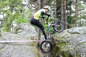 Saint-Maurice-de-Lignon : un show mouillé sur la compétition de VTT trial