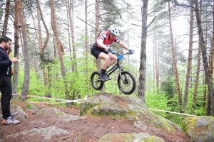 Saint-Maurice-de-Lignon : un show mouillé sur la compétition de VTT trial