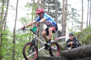 Saint-Maurice-de-Lignon : un show mouillé sur la compétition de VTT trial