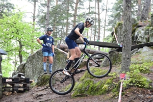 Saint-Maurice-de-Lignon : un show mouillé sur la compétition de VTT trial