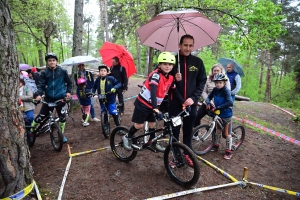 Saint-Maurice-de-Lignon : un show mouillé sur la compétition de VTT trial