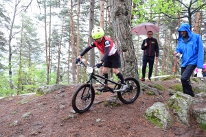 Saint-Maurice-de-Lignon : un show mouillé sur la compétition de VTT trial