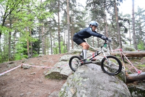 Saint-Maurice-de-Lignon : un show mouillé sur la compétition de VTT trial