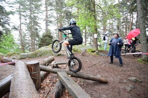 Saint-Maurice-de-Lignon : un show mouillé sur la compétition de VTT trial