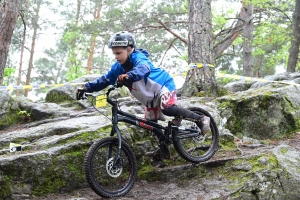 Saint-Maurice-de-Lignon : un show mouillé sur la compétition de VTT trial