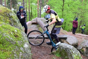 Saint-Maurice-de-Lignon : un show mouillé sur la compétition de VTT trial