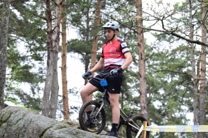 Saint-Maurice-de-Lignon : un show mouillé sur la compétition de VTT trial