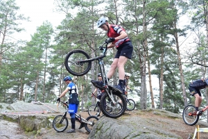 Saint-Maurice-de-Lignon : un show mouillé sur la compétition de VTT trial